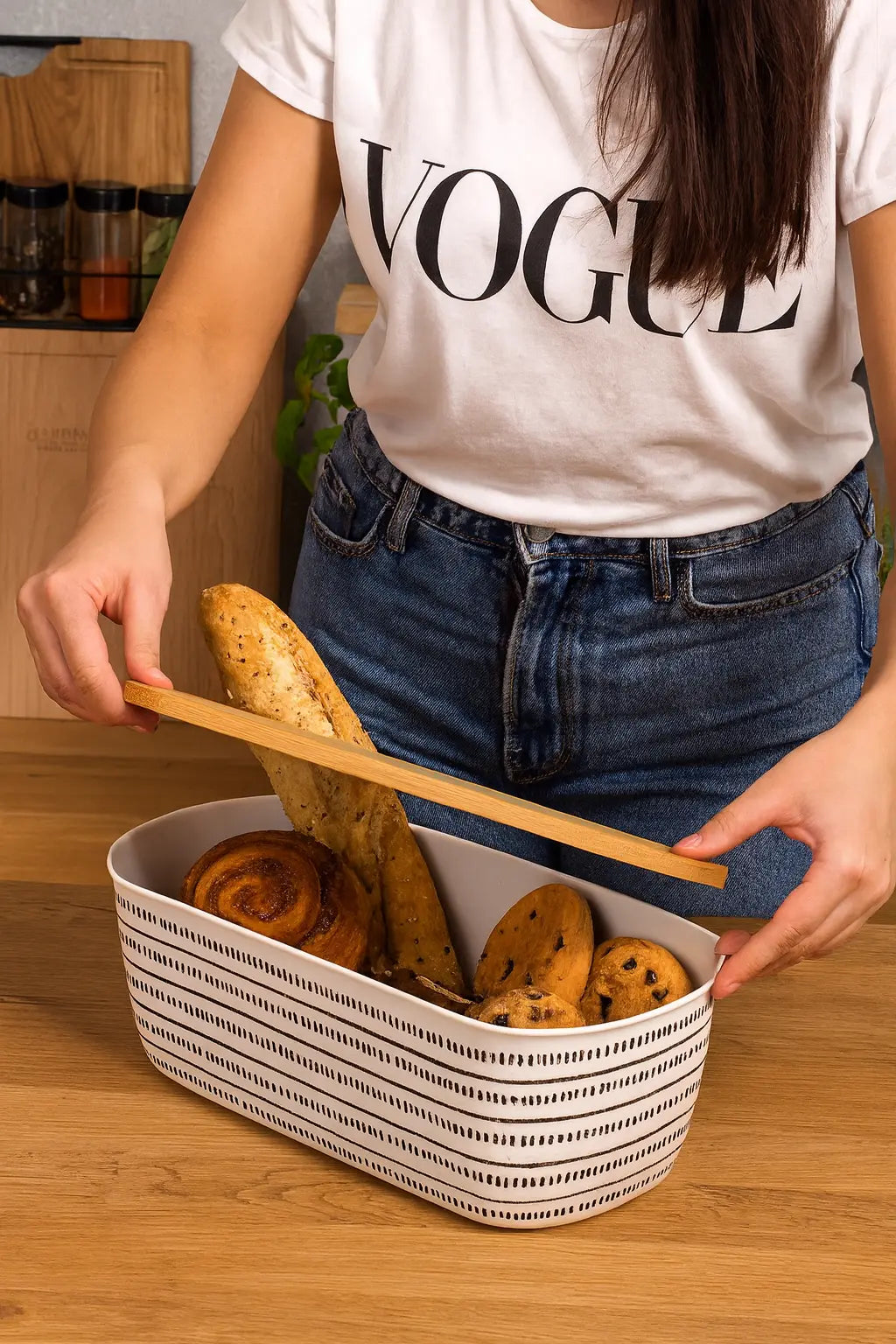 Bread Storage Box With Bamboo Cutting Board Lid
